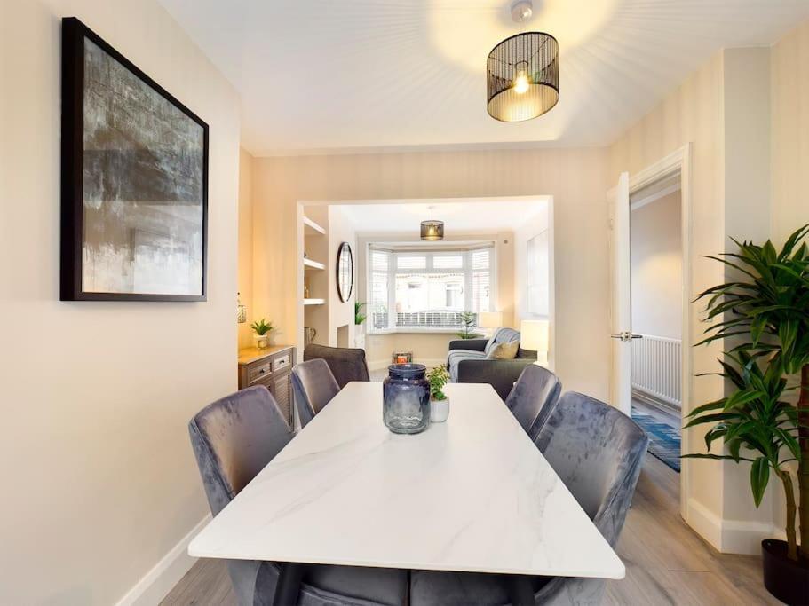It'S Broadway Baby! Great House Close To City Centre 벨파스트 외부 사진